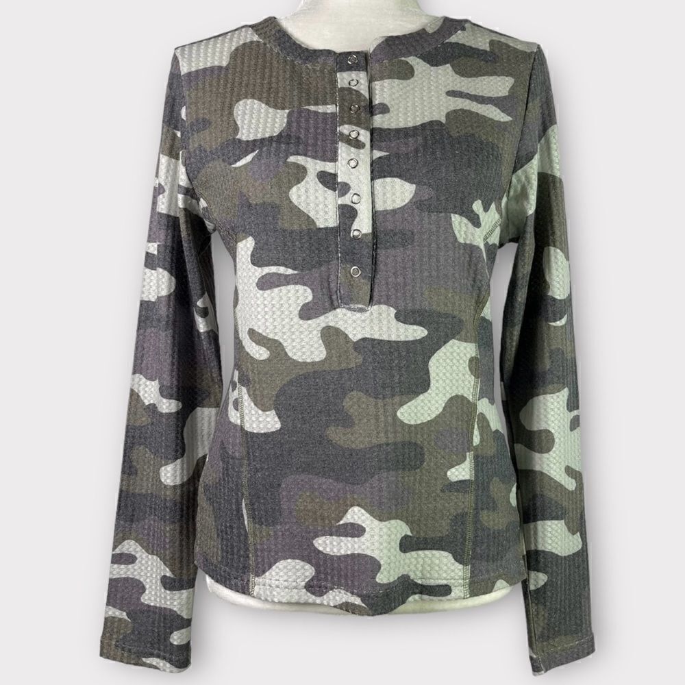 NWT CBRAND Camo Thermal Henley Long Sleeve Top - Large